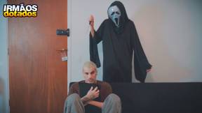 SCREAM BETWEEN COUSINS