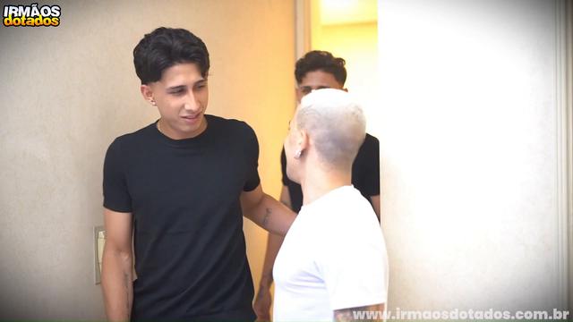 A PRIMEIRA VEZ DOS IRMÃOS